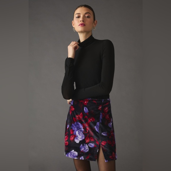 ✨ Anthropologie Velvet Micro Mini Skirt Sz 8 - Picture 2 of 6